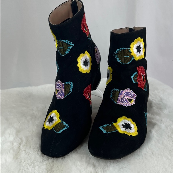 Betsy Johnson Twiggy booties 60’s vibe - Picture 2 of 11